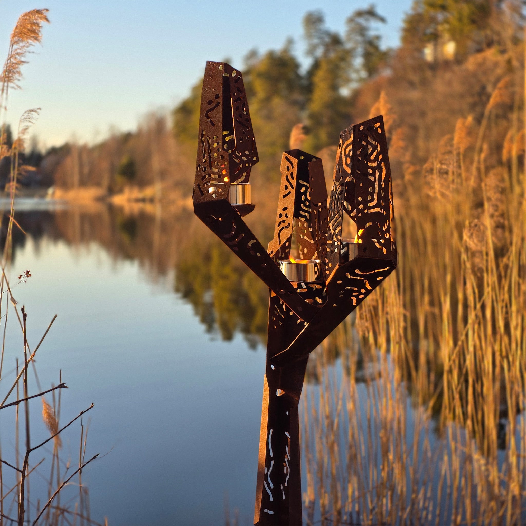 Trident - Kandelaber i cortenstål för utomhusbruk